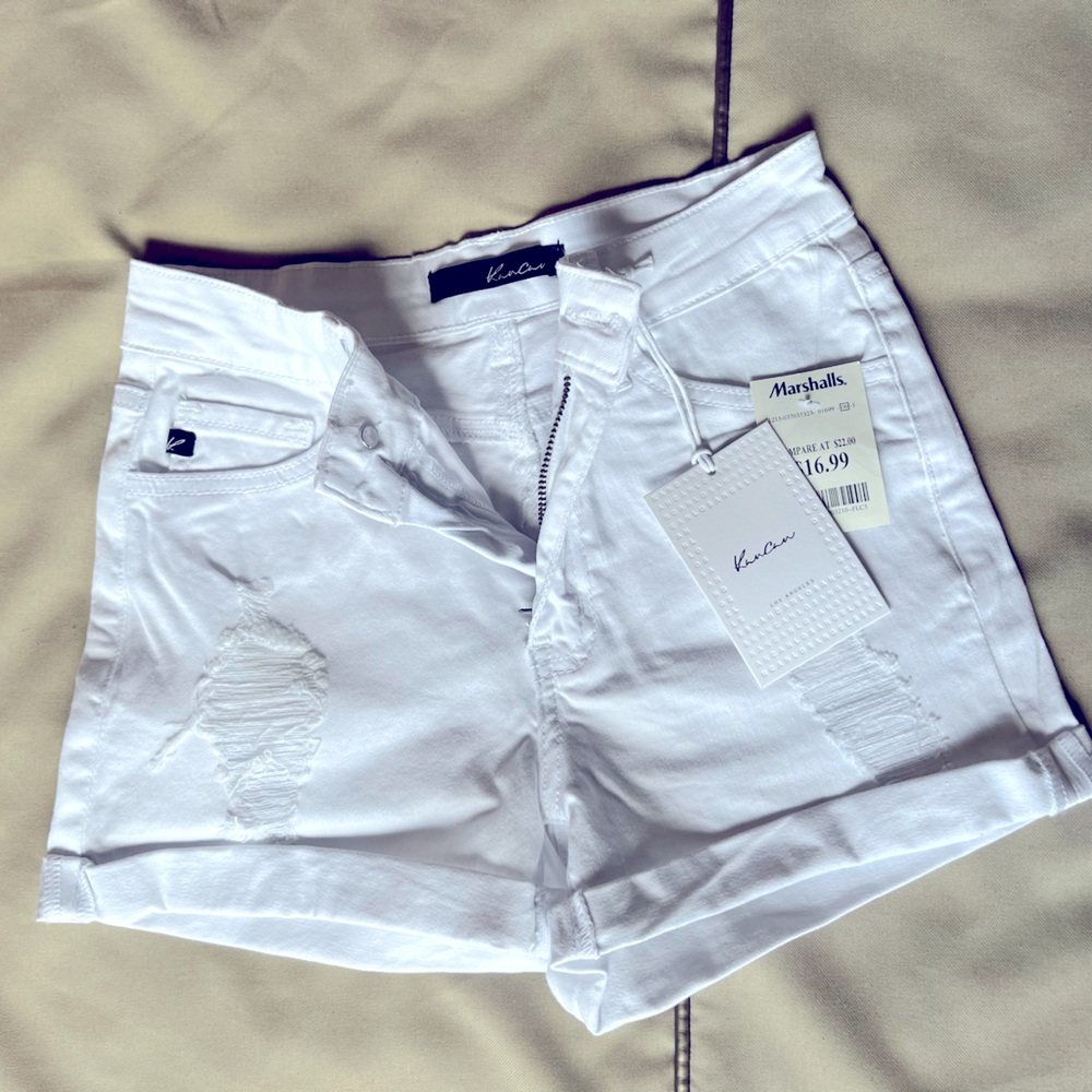 Women’s Kan Can White Shorts (NWT) Size 3/25